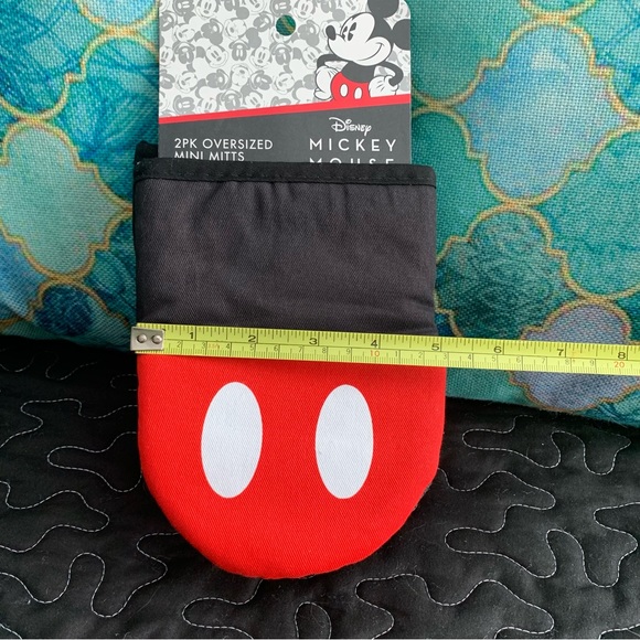 Disney Mickey Mouse Oven Mitts NEW - Picture 7 of 8